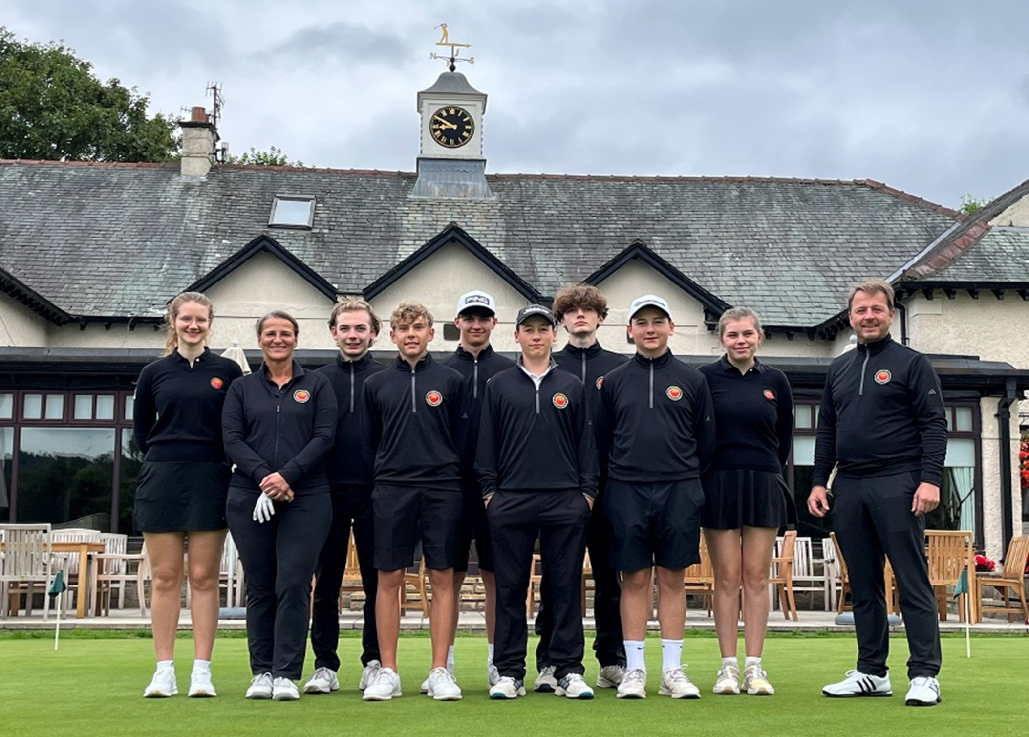 Royal Dortmund Golfjugend vor dem Clubhaus in Shipley