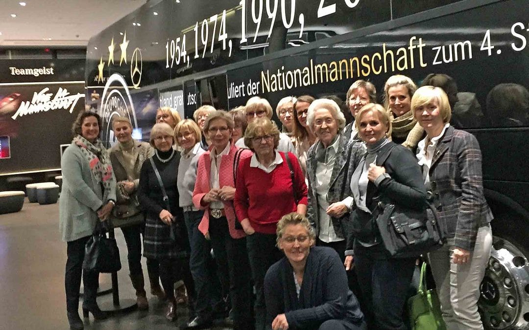 Golf-Ladies im Fußballmuseum