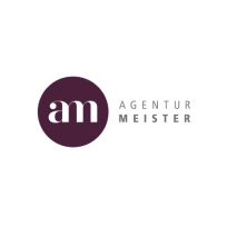 Logo der Agentur Meister mit einem dunkelvioletten Kreis, in dem die weißen Buchstaben "am" stehen, und den Worten "AGENTUR MEISTER" rechts daneben.